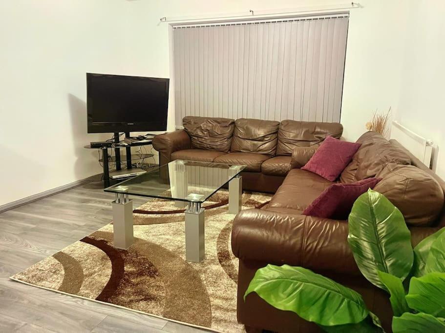 Lovely 3 Bed Ground Floor Apartment Near Qe Hospital Harborne Birmingham New Exteriör bild