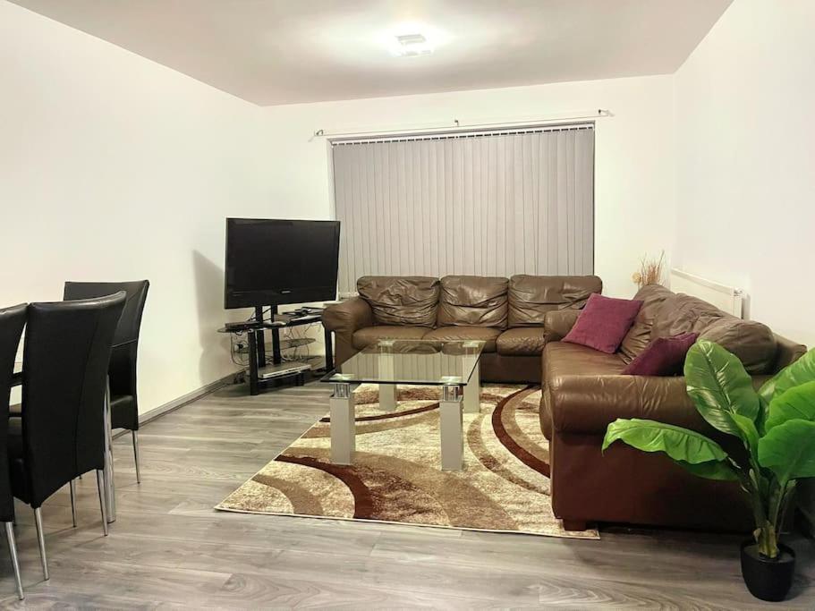 Lovely 3 Bed Ground Floor Apartment Near Qe Hospital Harborne Birmingham New Exteriör bild