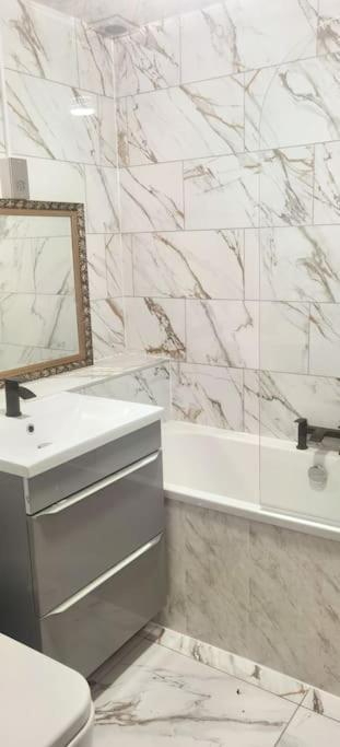 Lovely 3 Bed Ground Floor Apartment Near Qe Hospital Harborne Birmingham New Exteriör bild